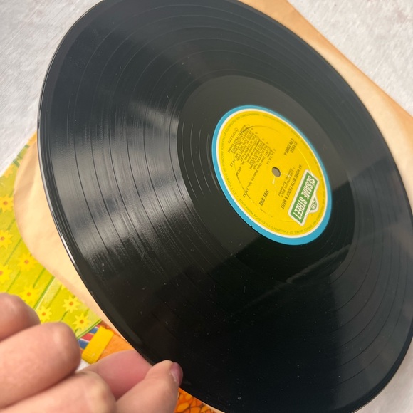 1979 Sesame Street CTW Vinyl Record with Black and White Design - Picture 7 of 9